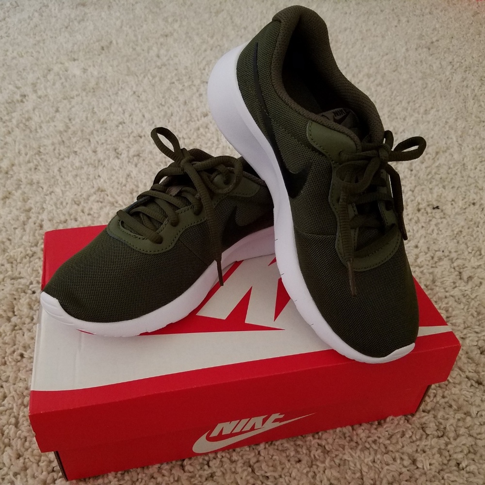 Nike Tanjun